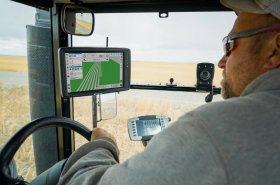 Topcon nabízí nové displeje s vylepšeným uživatelským rozhraním pro ovládání samojízdných zemědělských strojů