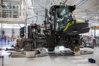 Klíčovým faktorem v automatizaci výroby bylo zavedení takzvaných Automated Guided Vehicles (AGV). Zdroj foto - tisková zpráva Claas