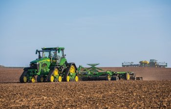  Pásové traktory jsou k půdě ještě šetrnější. Zdroj foto - tisková zpráva John Deere