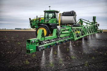  John Deere přichází také s přesnou technologií See & Spray, která využívá kamerový systém a umělou inteligenci. Zdroj foto - tisková zpráva John Deere