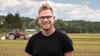 Matěj Sklenář má pod palcem techniku na farmě. Zdroj foto - Martina Králiková