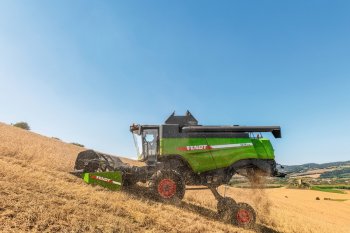 Všechny sklízecí mlátičky Fendt E, L a C nově splňují evropskou emisní normu Stage V. Zdroj foto - tisková zpráva Fendt