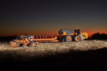 Secí stroj Jacto Uniport Planter 500 využívá podobnou konstrukci jako kloubové traktory. Zdroj foto - tisková zpráva Jacto