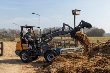 Nakladač je osazen čtyřválcovým motorem Kubota o výkonu 26 koní a zdvihovém objemu 1 500 cm3. Zdroj foto - tisková zpráva TOBROCO-GIANT