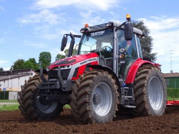 MF 5S145 Dyna-6. Zdroj foto - tisková zpráva Tractor of the Year 