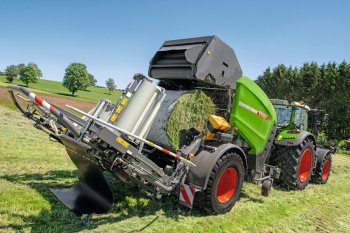 Modely Fendt Rotana 130 F, 160 V a 180 V se nyní dodávají s volitelnou druhou sadou nožů včetně držáku.  Zdroj foto - tisková zpráva Fendt