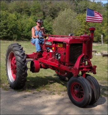 International Harvester Company (IHC) Farmall F-20.  Zdroj foto - Lukáš Kulhánek