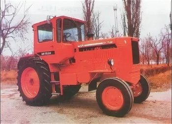 DT-75 byl zkonstruován jako pásový traktor, kolový podvozek různých typů se neosvědčil. Zdroj foto - Dmitrij Balakirev