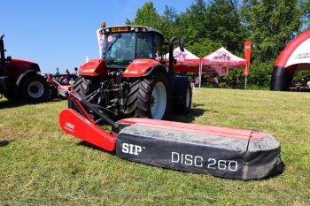 Steyr Multi 4110 s žacím strojem SIP DISC 260. Zdroj foto - Milan Jedlička