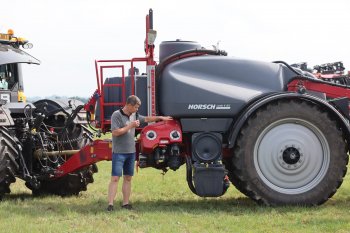 HORSCH Leeb 4 AX – nejnovější přírůstek v kategorii tažených postřikovačů s minimem elektroniky, jednoduchým provedením, ovládáním a vybavením. Zdroj foto - Milan Jedlička