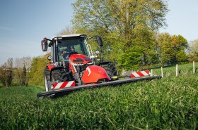 Přichází nová generace žacích strojů a shrnovačů. Massey Ferguson myslí i na malé farmáře