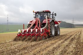 Kverneland Kultistrip zpracovává půdu metodou Strip-Till. Jednotlivé části pracovních jednotek lze perfektně přizpůsobit různým půdním podmínkám