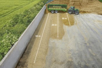 Krone přichází se světově jedinečným systémem ExactUnload, který přijde vhod při vyprazdňování materiálu v průjezdním silu.