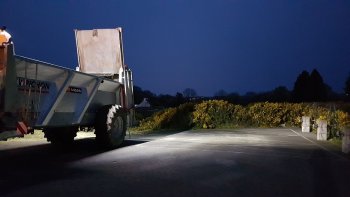 Součástí volitelného příslušenství se tedy stane i sada pracovních LED světel a kamer.