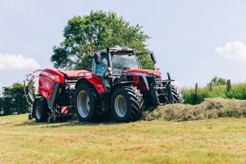 Traktory jsou vybaveny plynulou převodovkou Dyna-VT Super-Eco nebo Dyna-6 Super-Eco s funkcí Semi-Powershift a AutoDrive. 
