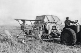 První evropská sklízecí mlátička CLAAS MDB slaví 85. výročí, při práci nahradila desítky mužů