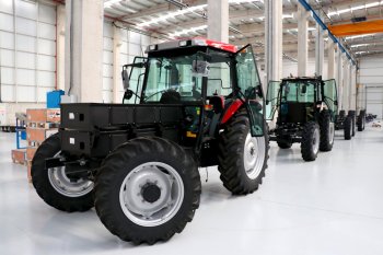 Plánovaná roční produkce činí 1 050 traktorů, cílem je ale zvýšení až na 10 000 traktorů.