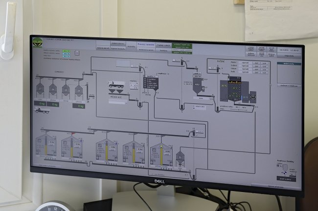 Příjem, čištění, sušení a další procesy, které posklizňová linka Pawlica zajišťuje, fungují plně automaticky. Pro manipulaci s ní je zapotřebí jen jednoho člověka na osmihodinové směně. Za tuto dobu je obsluha, je-li nastavena rychlost dopravníků, schopna přijmout až 1000 tun ječmene nebo pšenice.