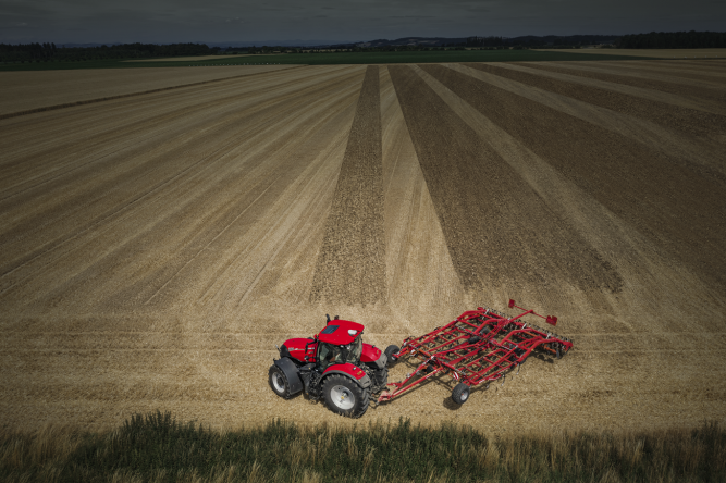 Uplatněním terminálu AFS Pro 1200 mohou uživatelé spravovat automatický systém řízení traktoru nové generace AccuGuide (s novým přijímačem GNSS Vector Pro)  – poprvé v třídě traktorů Case IH – a také využít plných telematických možností systému AFS Connect.