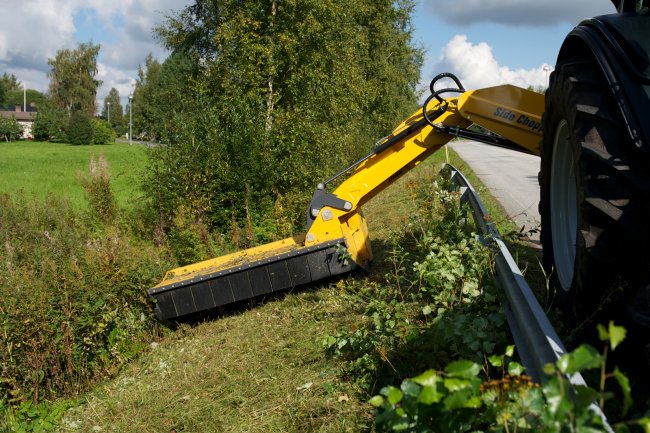 Rotorové mulčovače Elho Side Chopper jsou osazeny velkým rotorem o průměru 500 mm, který je standardně vybaven odolnými kladívky.