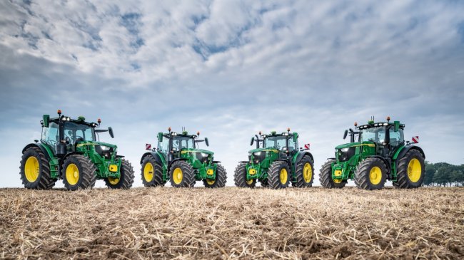 Čtrnáct modelů nové generace John Deere 6R s výkonem od 110 do 250 koní posouvají chytrou technologii ještě o stupeň výš.