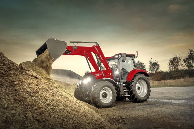 Modely Case IH Maxxum Multicontroller a Case IH Maxxum CVXDrive lze pořídit ve výbavě Professional, která poskytuje přístup k nejnovějším funkcím.