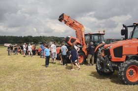 O traktory Kubota je velký zájem. Gregor a Syn registruje rekordní poptávku o testovací jízdy
