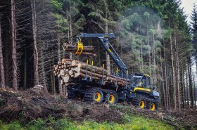 Nová vyvážecí souprava Ponsse Elephant King do náročných podmínek. Přepraví velké dřevo na dlouhé vzdálenosti