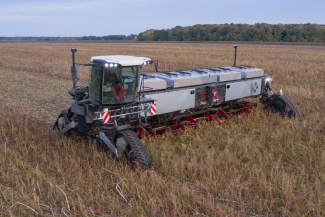 Zemědělce po celém světě nedávno uchvátil nosič nářadí NeXaT od německého výrobce Kalverkamp Maschinenbau GmbH.