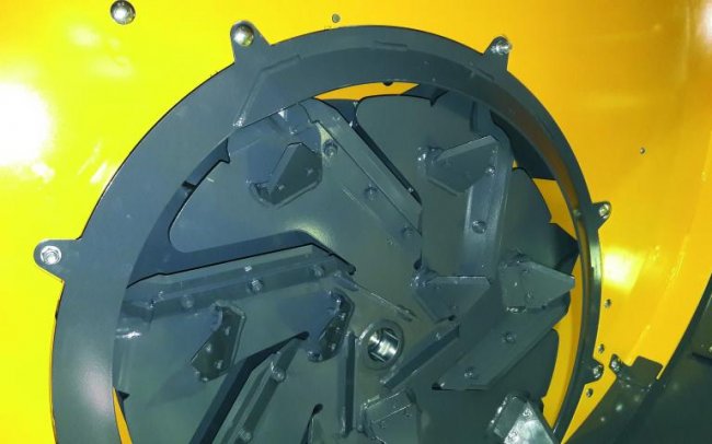 Buben rozdružovače ELHO RotorCutter je osazen sadou sedmnácti nožů. Velikost řezanky lze měnit nastavením rotoru rozdružovače, přičemž zastýlání nebo zakrmování je možné provádět na obou stranách stroje.