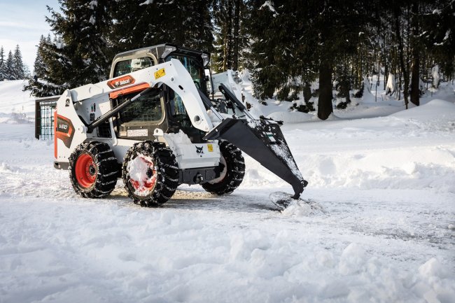 Škrabka Bobcat, která je k dispozici s průměrem disku 46 nebo 56 cm, je vysoce účinná při odstraňování přimrzlého sněhu a ledu.