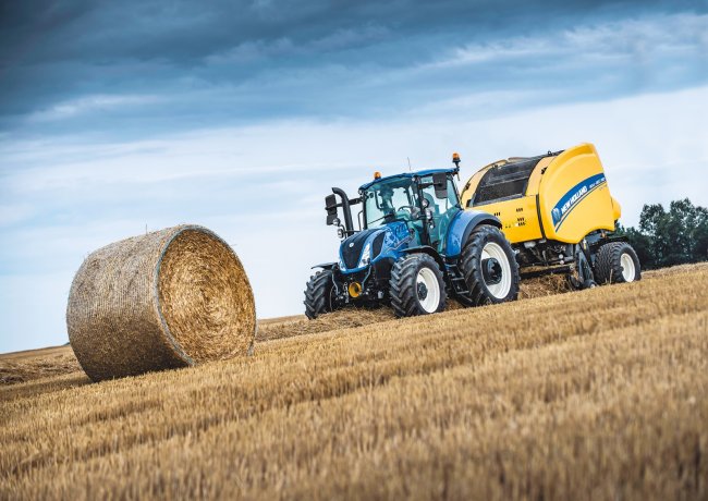 Tři modely řady New Holland T5 Electro Command - s výkonem 101 koní, 110 koní a 117 koní - jsou vybaveny známou převodovkou New Holland Electro Command semi powershift.