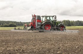 Nesený postřikovač Horsch Leeb CS využívá technologie a výbavu doposud aplikovanou pouze u tažené a samojízdné techniky