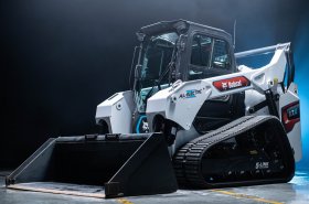 Bobcat T7X – první plně elektrický kompaktní pásový nakladač na světě