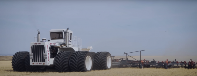 Největší traktor na světě – Big Bud 16V-747.