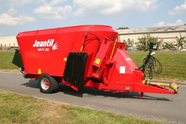 Krmné vozy Jeantil MVV vyrábí Jeantil výhradně v taženém provedení.