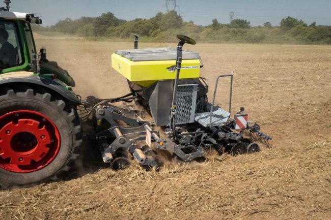 Přesný výsev je u každého secího stroje klíčový, a proto je nový secí stroj Sky MaxiDrill M320 vybaven výsevní lištou Cultidisc.