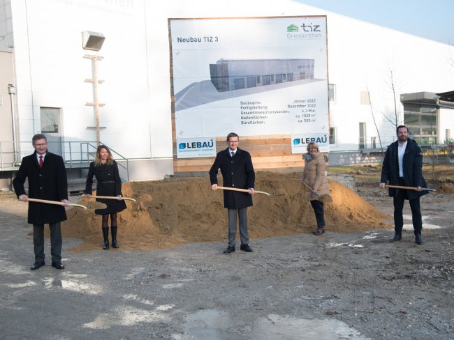 Slavnostní zahájení stavby nové části budovy technologického a inovačního centra TIZ Grieskirchen.