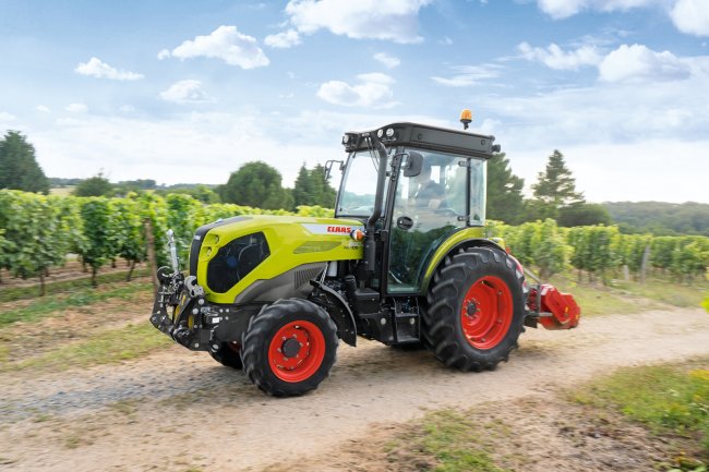 Součástí sortimentu CLAAS NEXOS S, M, L a XL je také nový top model CLAAS NEXOS 260 s kabinou – v současnosti jeden z nejvýkonnějších úzkorozchodných traktorů na trhu.