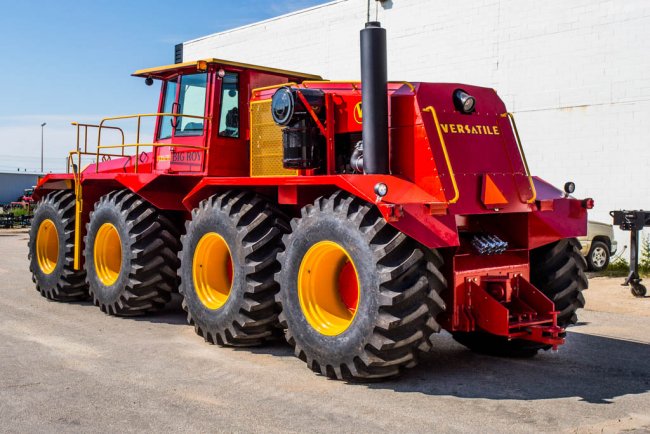 V zimním období v letech 2015 až 2016 proběhla kompletní renovace traktoru Versatile 1080 Big Roy.
