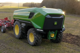 John Deere vyvíjí autonomní a plně elektrický traktor. Kabinu k němu bude možné připojit