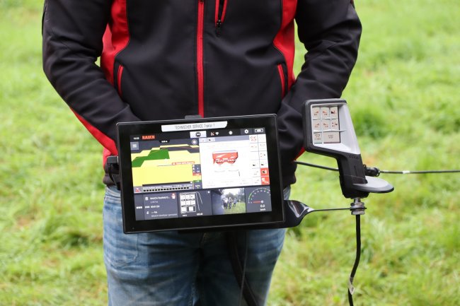V současnosti se při hnojení ve velkém využívá systém GPS, který umožňuje zpřesnění práce.