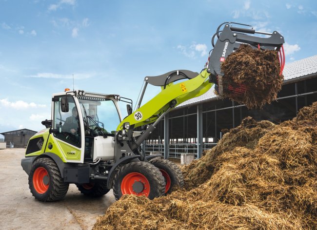 CLAAS TORION 530 dokáže vyvinout maximální pojezdovou rychlost 20 km/h a dva větší modely až 30 km/h.