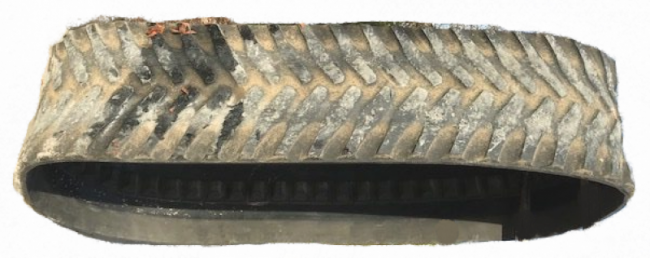 Gumové pásy jsou více náchylnější na poškození než ocelové.