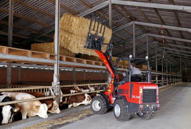 Standardní součástí nakladače Schäffer Hoflader 3630 je také systém HTF, který zajišťuje automatickou regulaci tlačné síly.