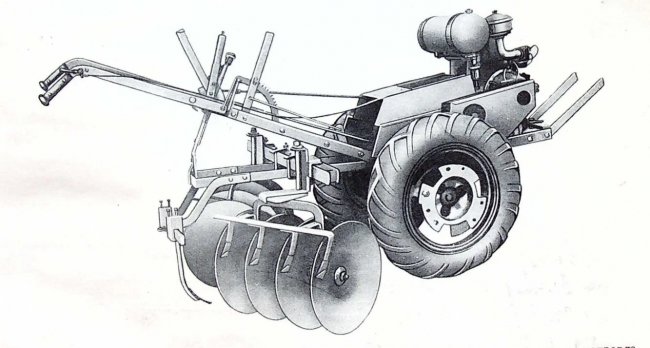 Zahradní traktor SOT s talířovými bránami BDM.