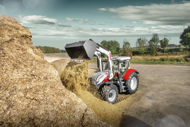 Nejnovější traktory Steyr Profi CVT těží výhody z bezstupňové převodovky, která prošla významným vývojem z hlediska přizpůsobitelného nastavení převodovky.