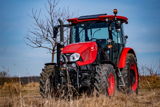 Traktor Zetor Proxima je vyhledáván pro jeho jednoduchost, spolehlivost a úspornost.