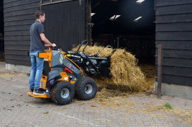 Smykové mininakladače GIANT usnadňují práci na farmách s omezeným prostorem