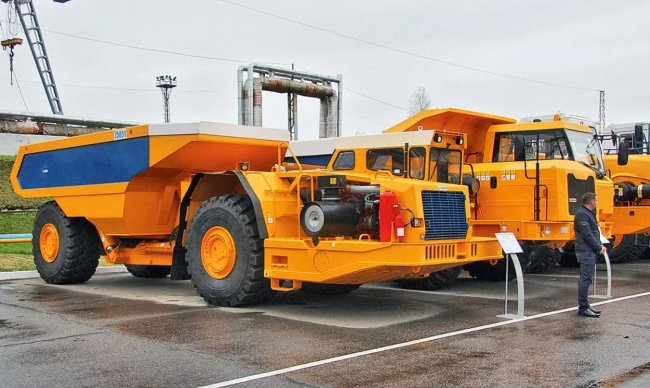 MoAZ nyní patří pod koncern Belaz, který dodnes vyrábí stavební techniku.